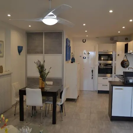 Confortable, Au Coeur De Cagnes Sur Mer Апартаменты *